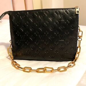Black shoulder handbag
